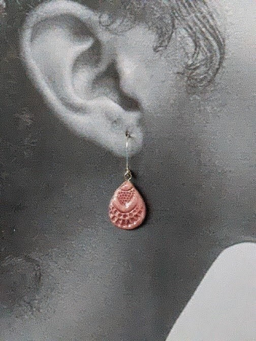 Embossed Ceramic Teardrop Earrings REVERSIBLE Red Navy Blue 067