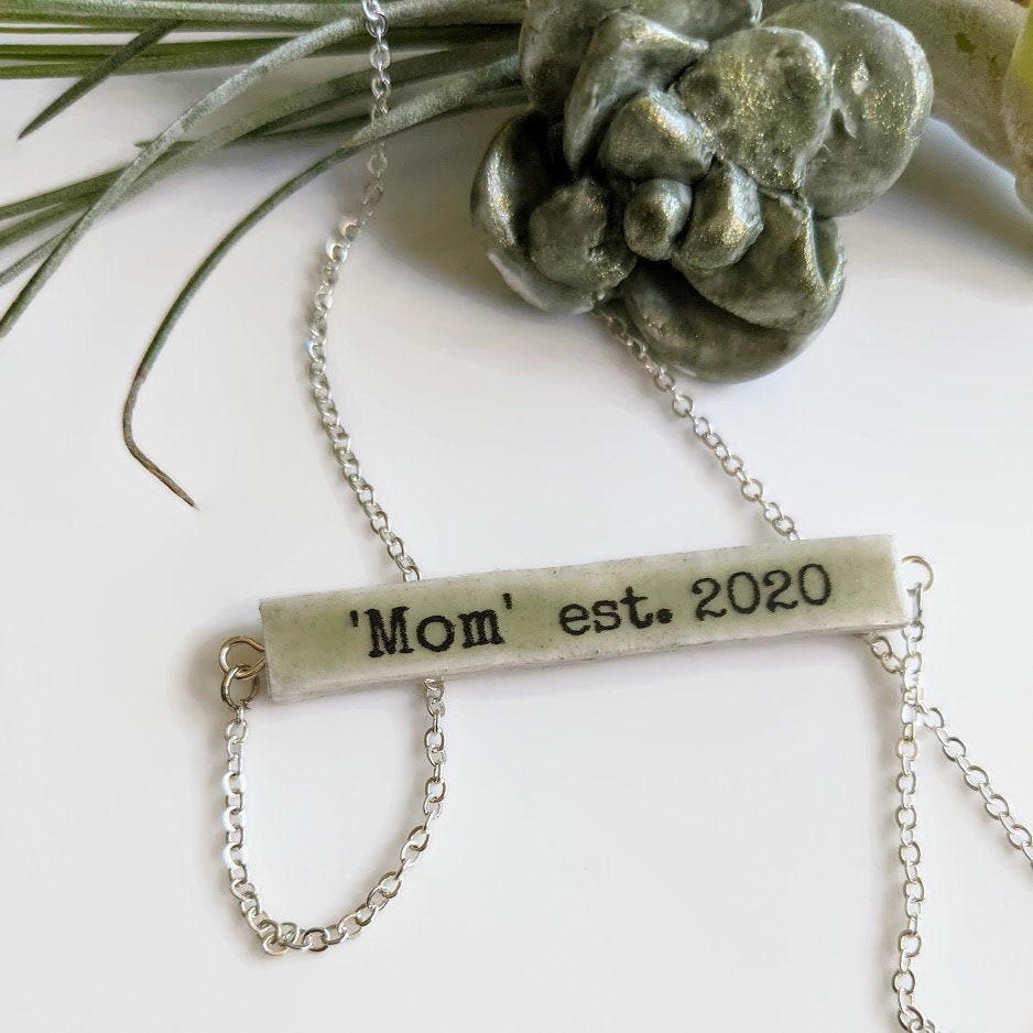 Benutzerdefinierte personalisierte Bar Halskette für neue Mama Geschenk für den ersten Muttertag Keramik Pastell farbigen Namen Halskette