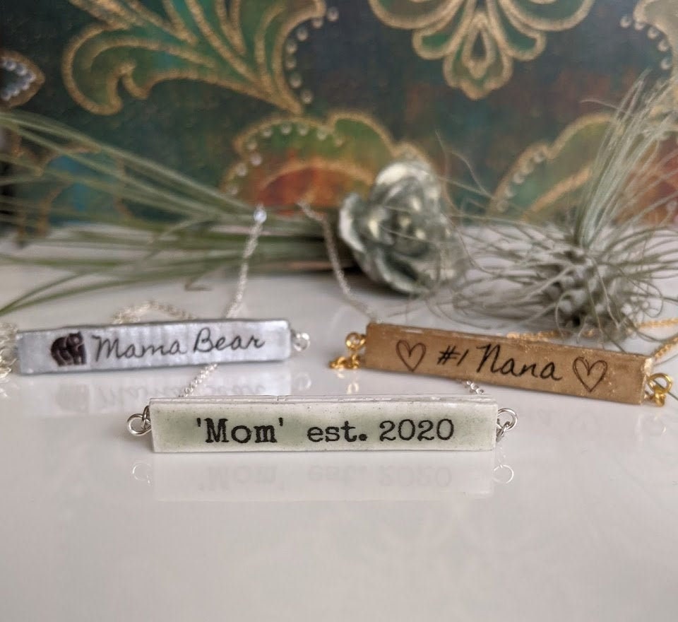 Benutzerdefinierte personalisierte Bar Halskette für neue Mama Geschenk für den ersten Muttertag Keramik Pastell farbigen Namen Halskette