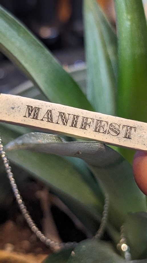 MANIFEST - Gesetz der Anziehung Personalisierte Bar Halskette - REVERSIBLE Wort des Jahres